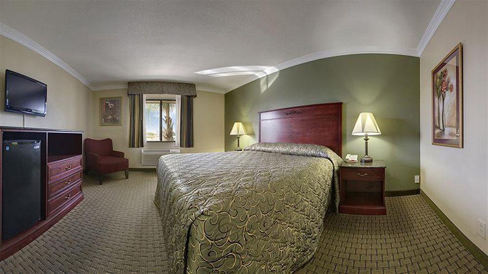 Howard Johnson By Wyndham Reseda Hotel & Suites Los Angeles Dış mekan fotoğraf