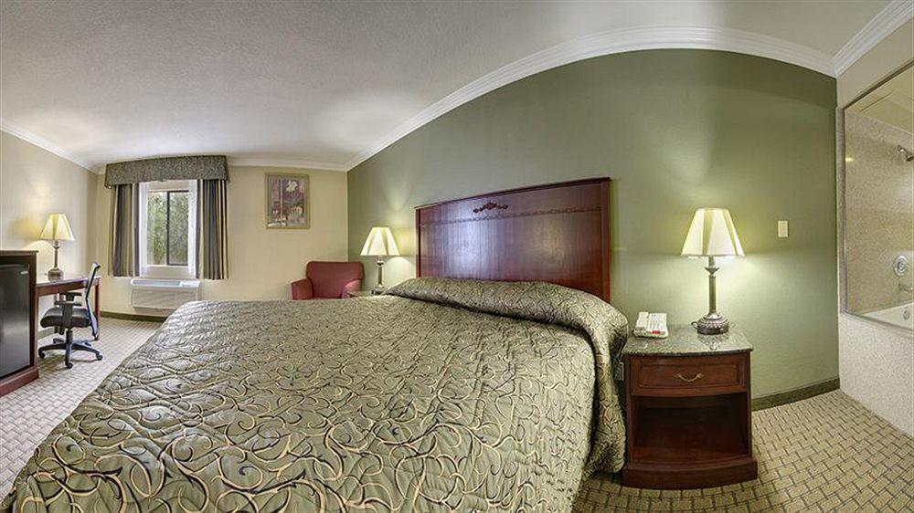 Howard Johnson By Wyndham Reseda Hotel & Suites Los Angeles Dış mekan fotoğraf