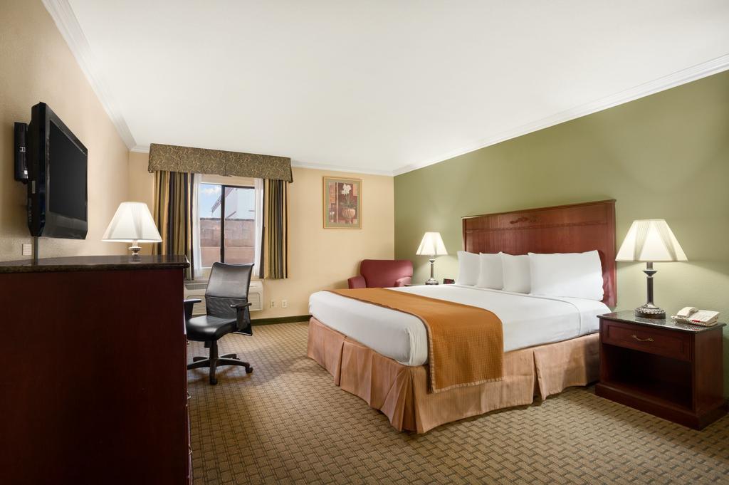 Howard Johnson By Wyndham Reseda Hotel & Suites Los Angeles Oda fotoğraf