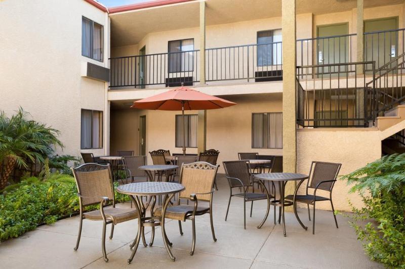 Howard Johnson By Wyndham Reseda Hotel & Suites Los Angeles Dış mekan fotoğraf