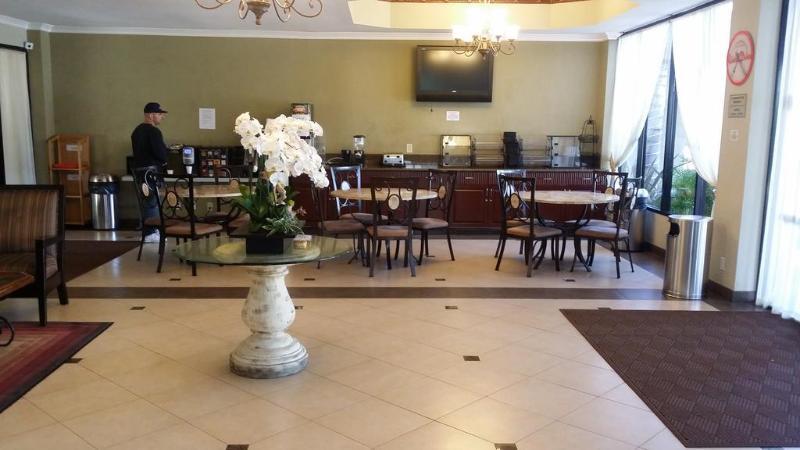 Howard Johnson By Wyndham Reseda Hotel & Suites Los Angeles Dış mekan fotoğraf