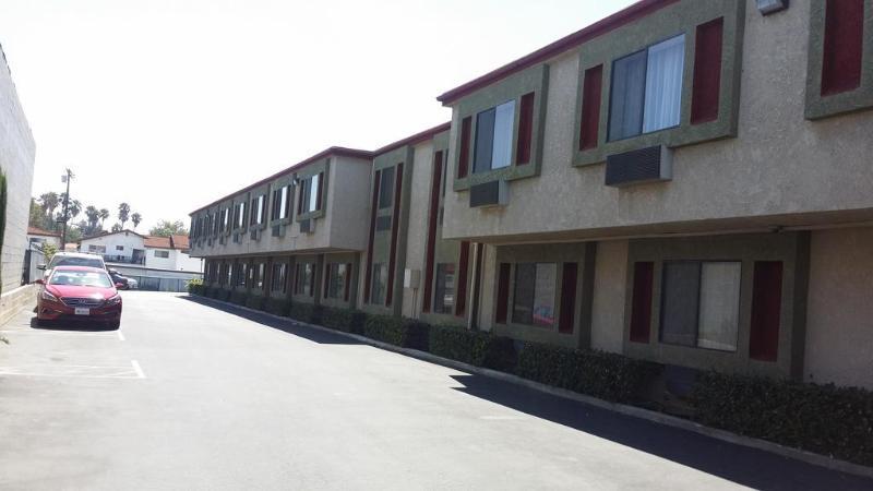 Howard Johnson By Wyndham Reseda Hotel & Suites Los Angeles Dış mekan fotoğraf
