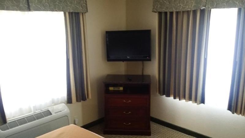 Howard Johnson By Wyndham Reseda Hotel & Suites Los Angeles Dış mekan fotoğraf