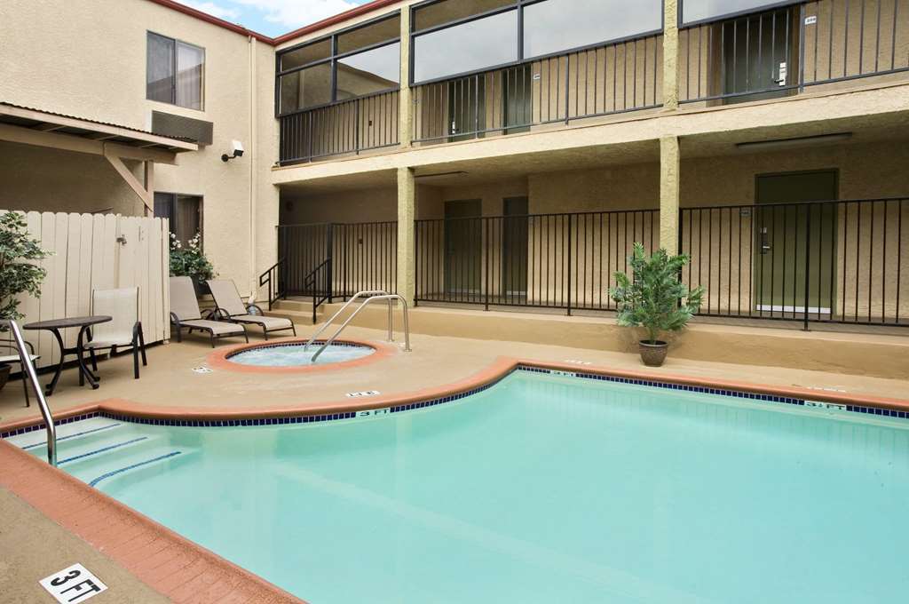 Howard Johnson By Wyndham Reseda Hotel & Suites Los Angeles Konforlar fotoğraf