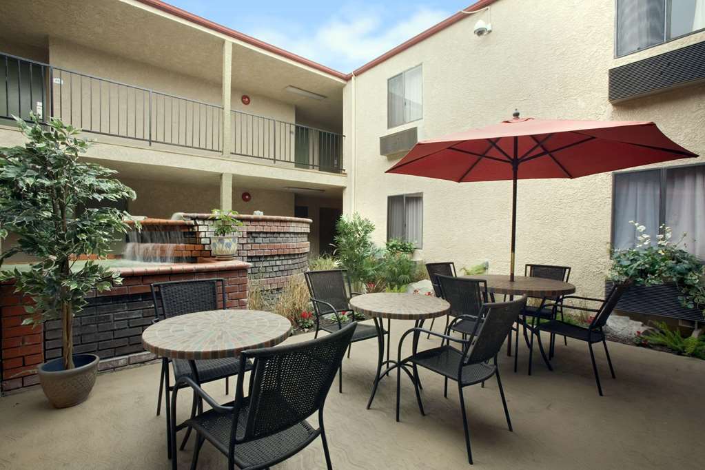 Howard Johnson By Wyndham Reseda Hotel & Suites Los Angeles Konforlar fotoğraf