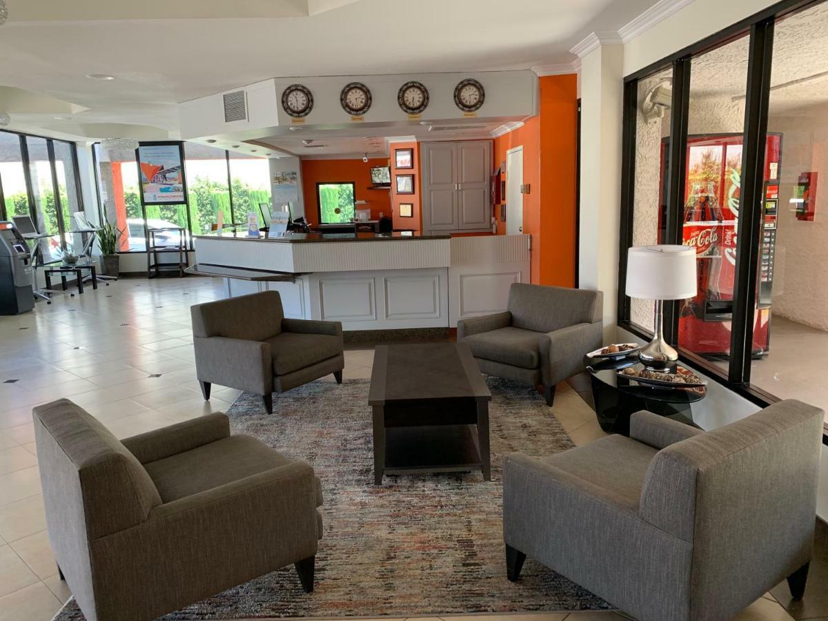 Howard Johnson By Wyndham Reseda Hotel & Suites Los Angeles Dış mekan fotoğraf