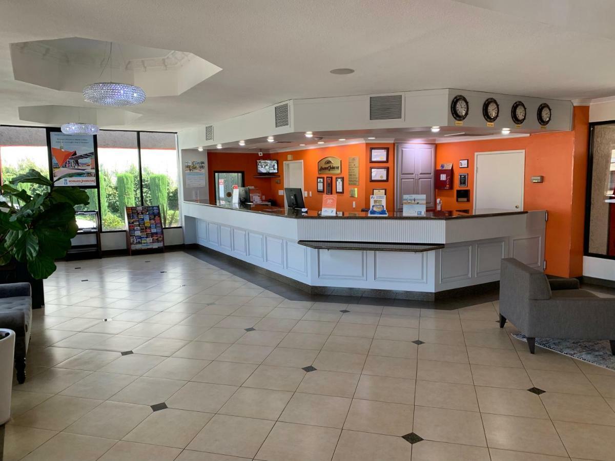 Howard Johnson By Wyndham Reseda Hotel & Suites Los Angeles Dış mekan fotoğraf